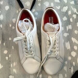 NEW fitflop sneakers size 8 white with rose gold accent on back